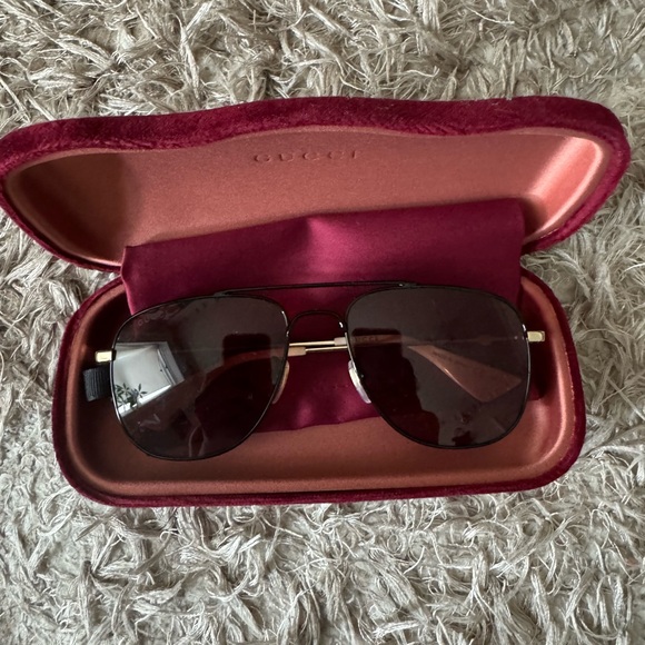Gucci Black and Gold Aviator Sunglasses - Picture 1 of 4